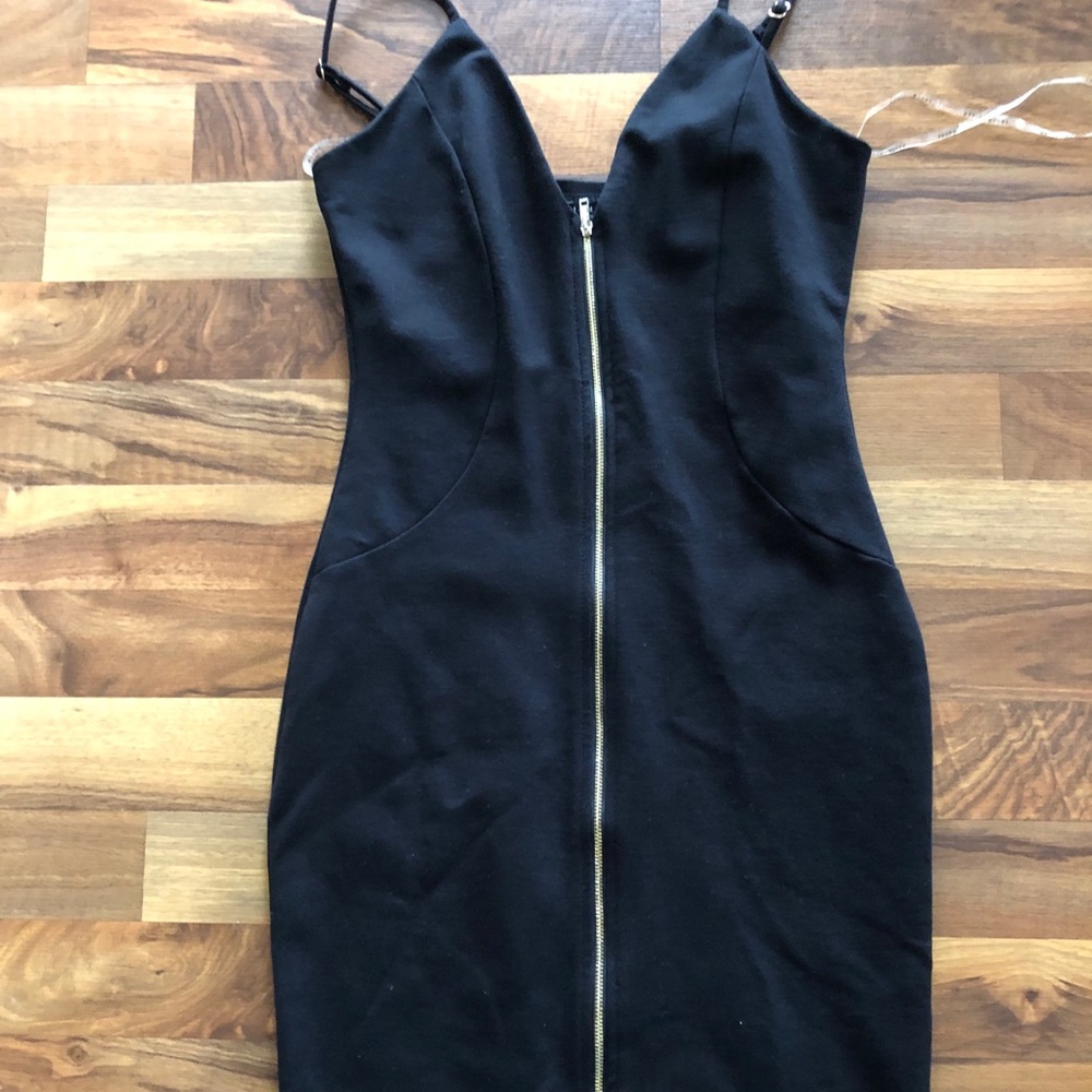 Black bodycon zip dress